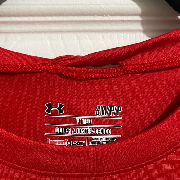 Under Armour EUC red top S - Picture 2 of 3
